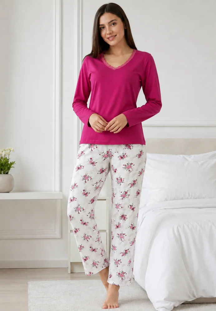 Pijama dama eleganta 2 piese, bluza magenta cu dantela la decolteu si pantalon alb cu imprimeu floral