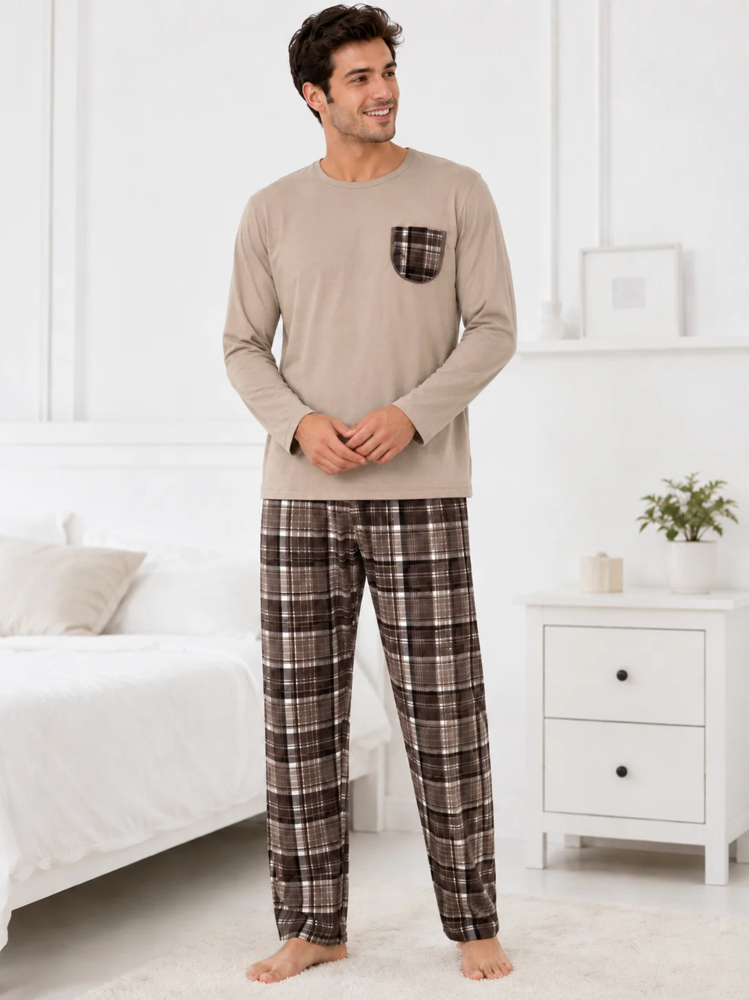 Pijama Bărbați Călduroasă și Confortabilă, Bluză Bej cu Buzunar și Pantalon Carouri Maro/Negru