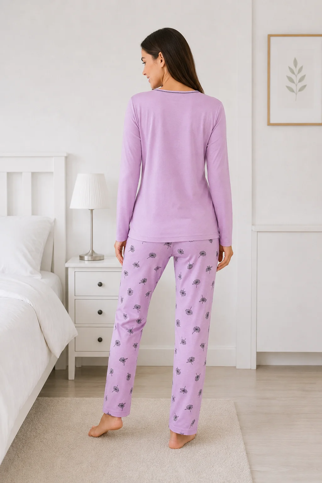 Pijama dama mov deschis bluza cu maneca lunga si imprimeu floral, pantaloni lungi cu model flori