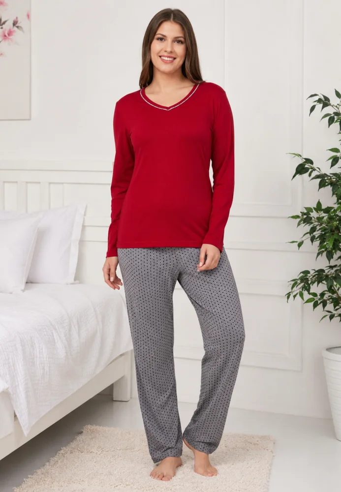 Pijama dama confortabila din bumbac,rou,cu maneca lunga si decolteu fin, pantalon lung gri cu imprimeu discret