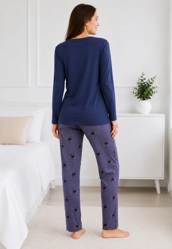 Pijama dama confortabila,bumbac cu maneca lunga si aplicatie catel,blumarin