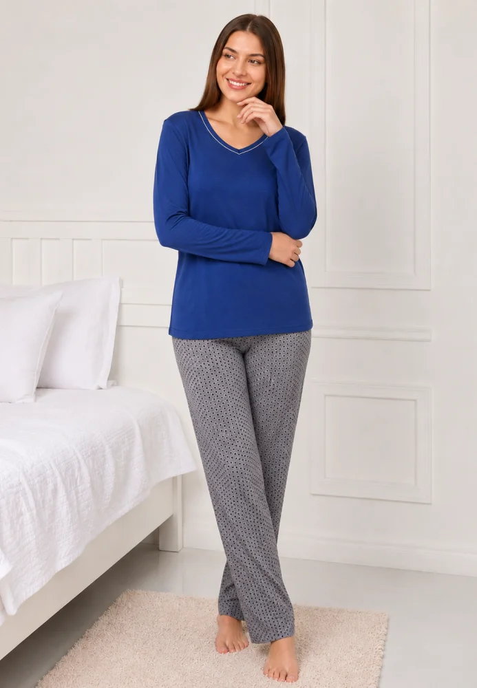 Pijama feminina din bumbac, bluza albastra cu maneca lunga si margine finisata fin, pantalon lung gri