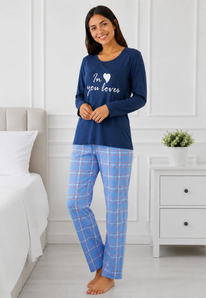 Pijama de dama din 2 piese, bluza cu maneca lunga si mesaj text, pantaloni lungi in carouri — imagine 4