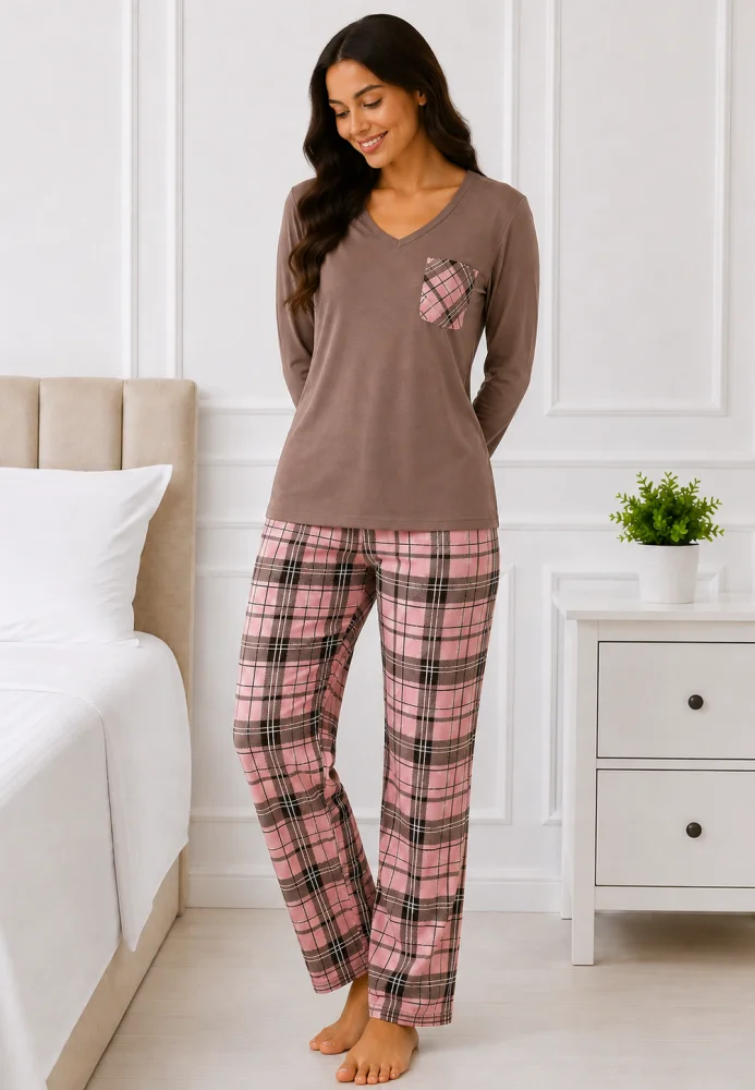 Pijama damă cu bluză,mânecă lungă și pantaloni în carouri
