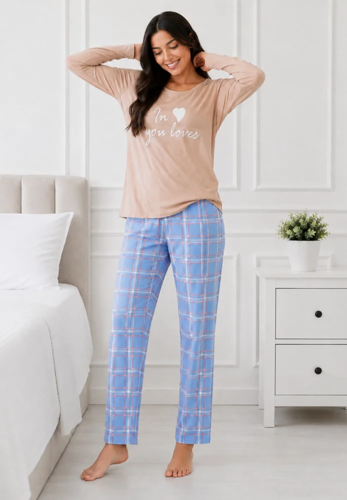 Pijama de dama din 2 piese, bluza cu maneca lunga si mesaj text, pantaloni lungi in carouri