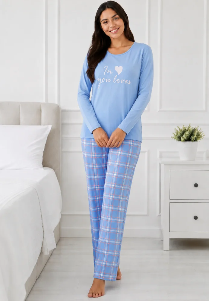Pijama de dama din 2 piese, bluza cu maneca lunga si mesaj text, pantaloni lungi in carouri