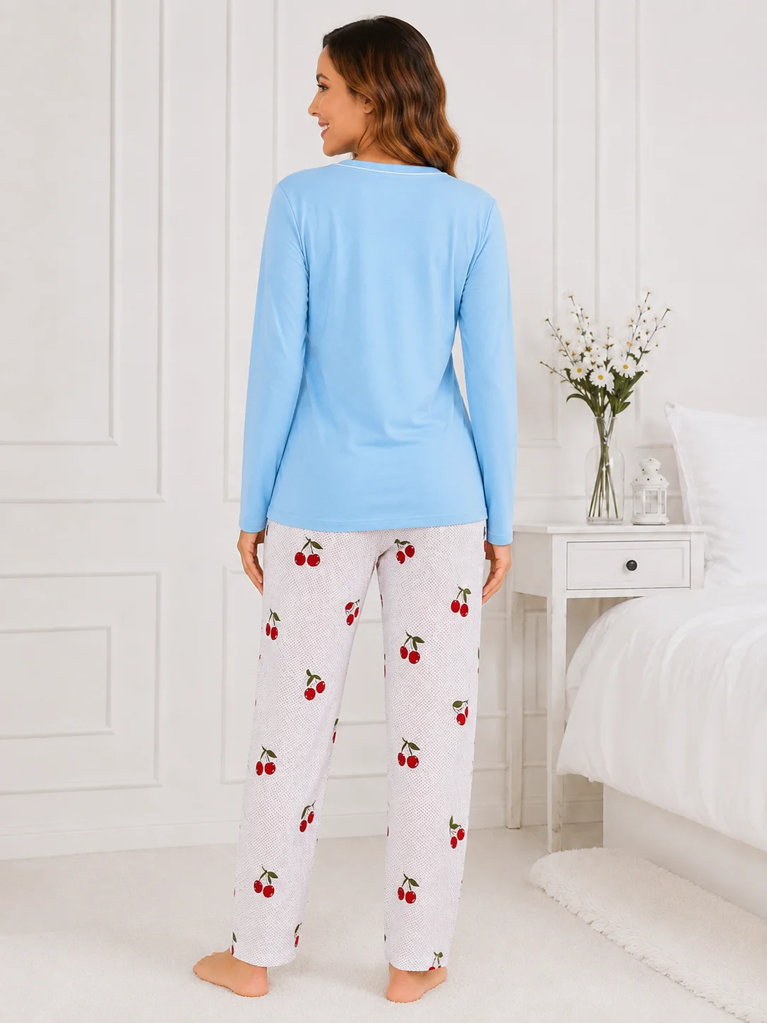 Pijama damă cu mânecă lungă și pantaloni cu imprimeu cireșe, bleu și alb — imagine 2