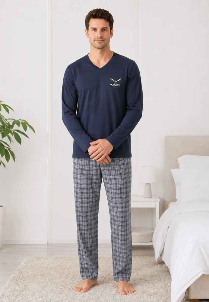Pijama bărbați, Bluză cu mânecă lungă și decolteu în V cu imprimeu piept, Pantalon lung în carouri,bluemarin — imagine 1