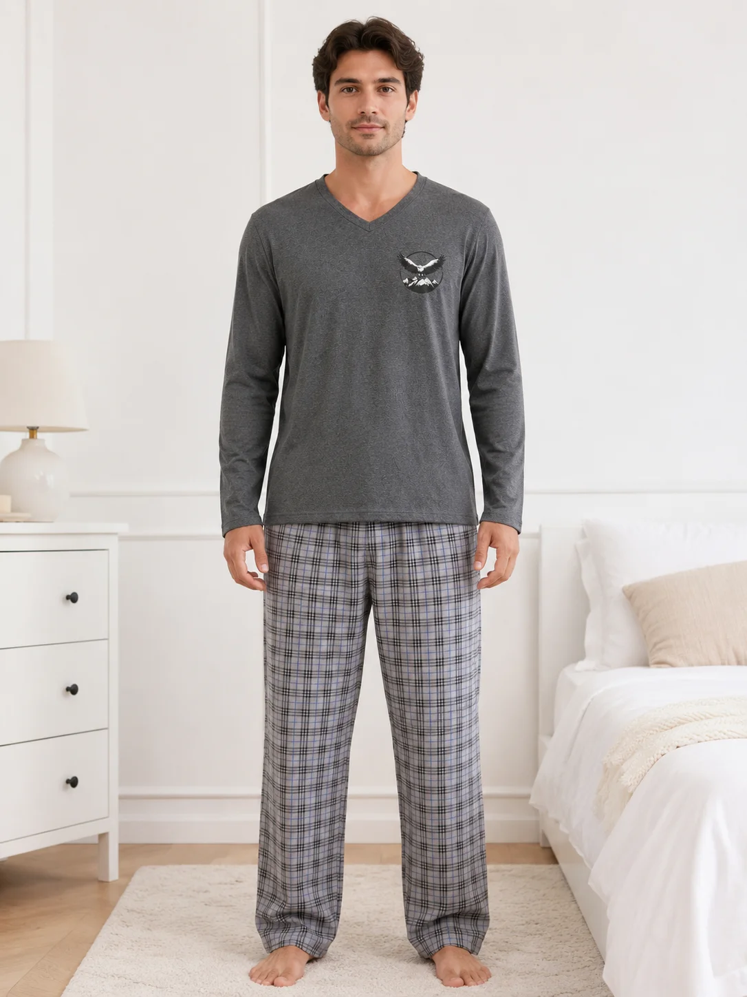Pijama bărbați, Bluză cu mânecă lungă și decolteu în V cu imprimeu piept, Pantalon lung în carouri, — imagine 2