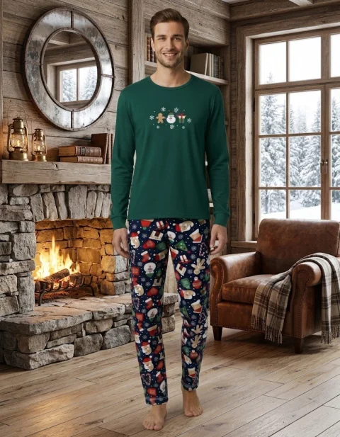 Pijama de Crăciun Bărbați Verde din Bumbac – Set Festiv cu Bluză Verde și Pantaloni Imprimați — imagine 1