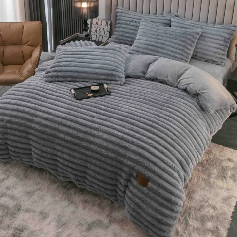 Lenjerie de Pat Cocolino cu Blăniță tip Iepuraș – 4 Piese, Cu Elastic, Ultra-Pufoasă