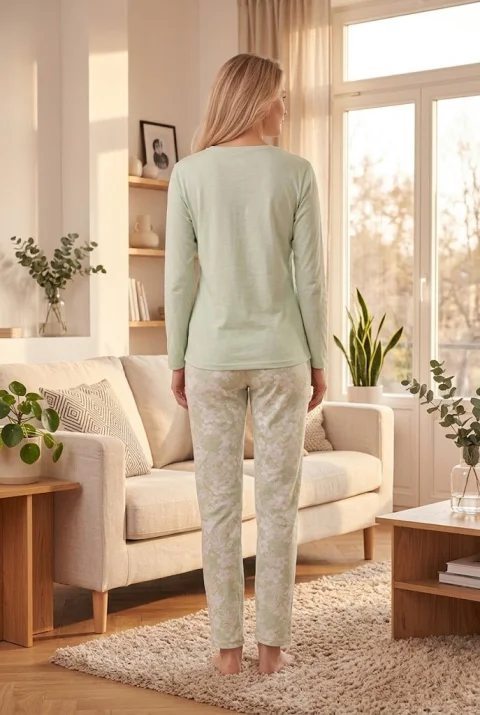 Pijama dama'Feather Tropical' – Set Lejer de Casă cu Bluză Verde Pastel și Pantaloni Inflorați