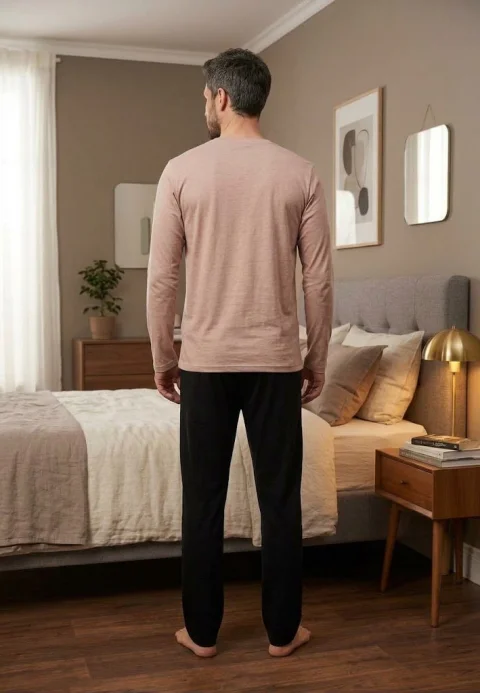 Pijama barbati ORIGINAL, bluza nud si pantaloni negri — imagine 2