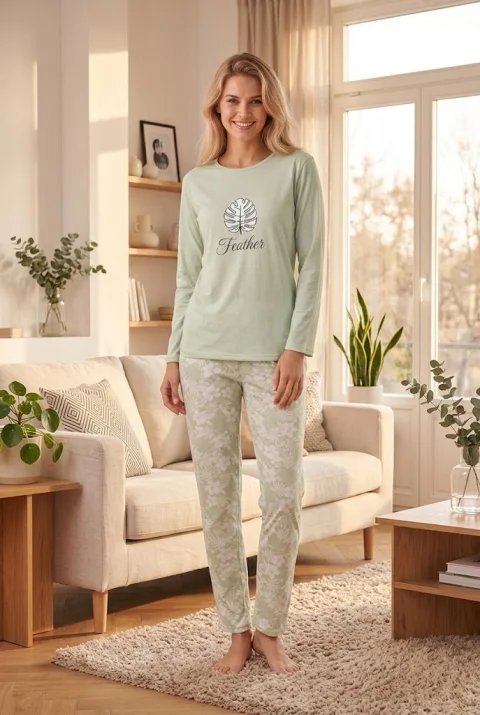 Pijama dama'Feather Tropical' – Set Lejer de Casă cu Bluză Verde Pastel și Pantaloni Inflorați