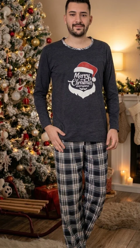 Pijama de Crăciun pentru Bărbați, Merry Christmas Everyone, Bluză bluemarin și Pantaloni Carouri — imagine 1
