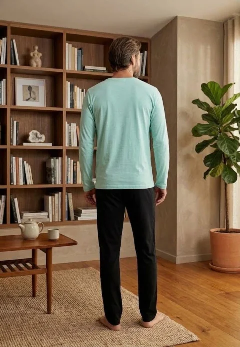 Pijama bărbați, bluză albastru deschis "BALANCE" și pantaloni negri,maneca lunga — imagine 2