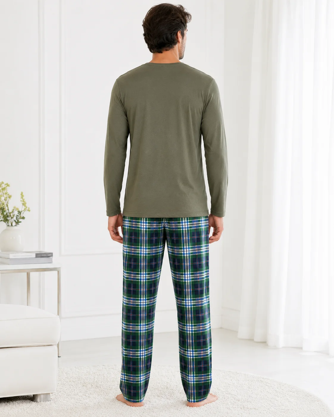 Pijama bărbați, Bluză verde oliv cu gât în V și mânecă lungă, Pantalon lung în carouri, Confortabilă — imagine 2